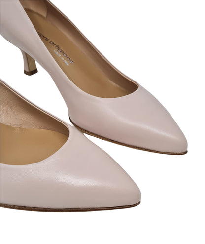 Nude leather pumps